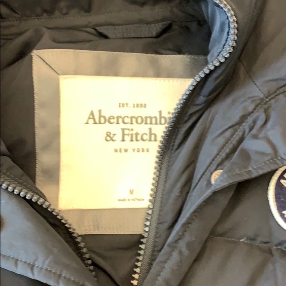 Abercrombie and Fitch down filled vest. - Picture 3 of 6